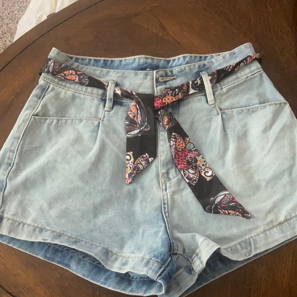 High waisted denim shorts with belt